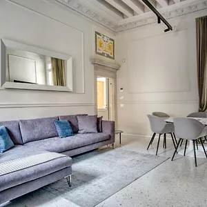 Palazzo Bonvicini 10 Apartment